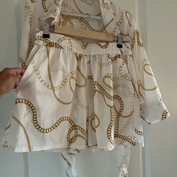 GIRL SOUL • White & Gold Shirt & Short Set • Large • - Picture 3 of 10
